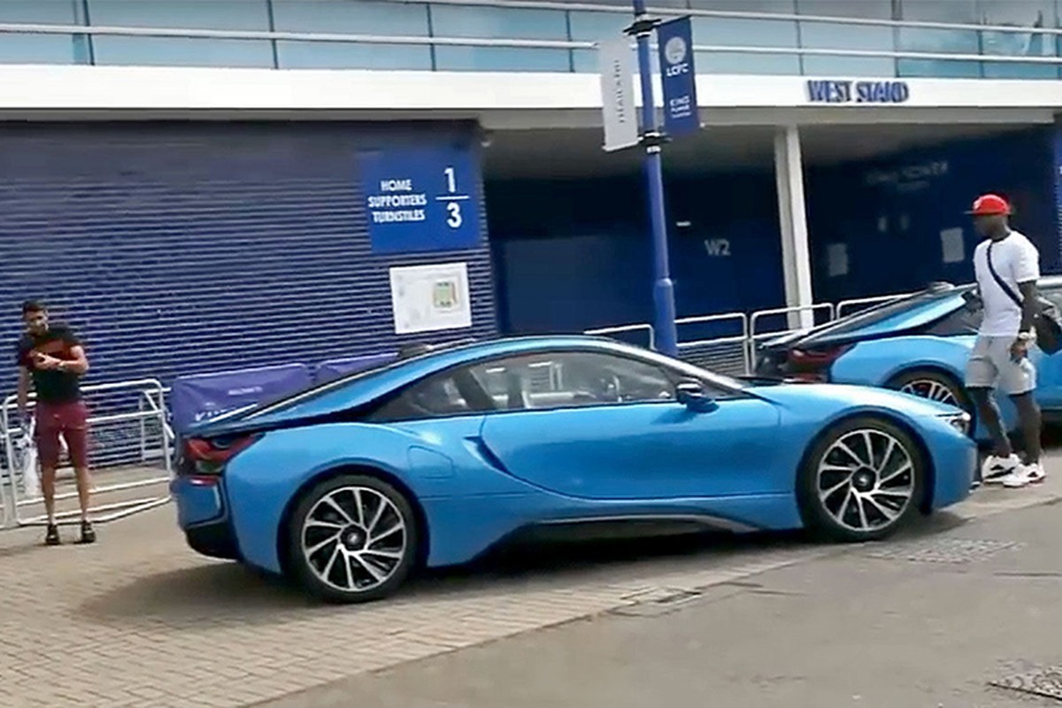 Ong chu Leicester City sam 19 sieu xe BMW i8 tang cau thu-Hinh-4